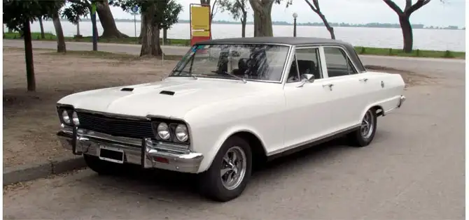 Weißer Oldtimer – beispielhaftes Ankaufsfahrzeug in Trostberg